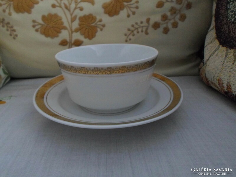 Alföld porcelain, gold-rimmed tea cup with saucer (1970s)