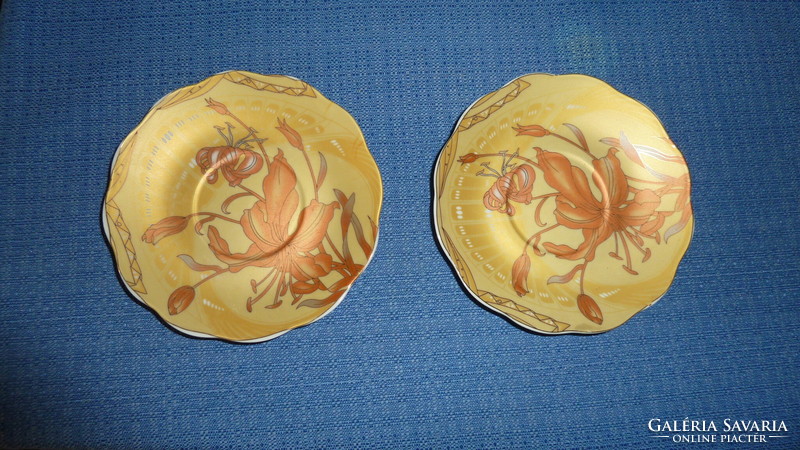 2 small Japanese porcelain plates