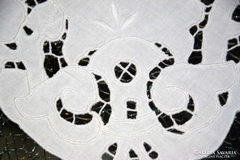 Antik régi Kézzel Hímzett riselt ünnepi terítő vitrin terítő asztalközép  45 x 29
