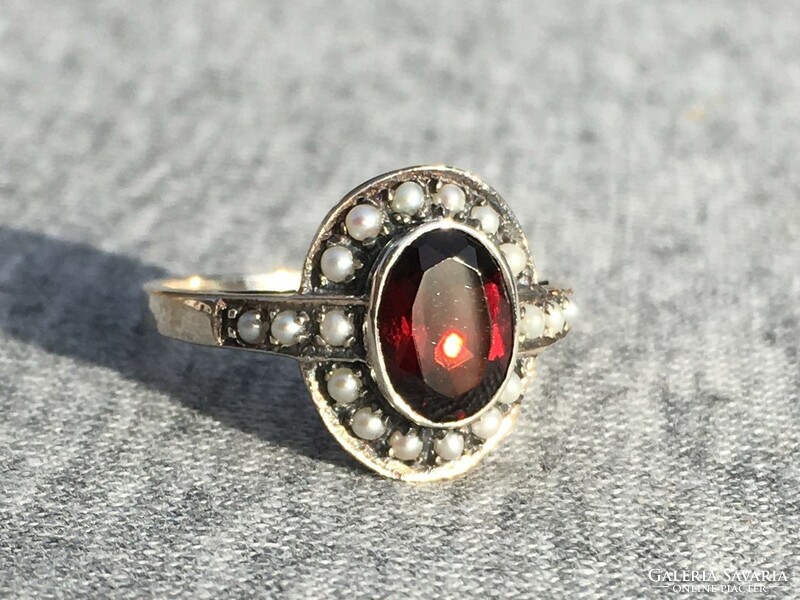 Women's silver ring garnet and pearl