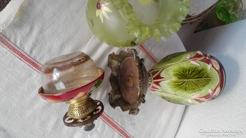 Szecessziós asztali petróleumlámpa, nagyméretű, majolika, tulpánbúra, eredeti rajta minden