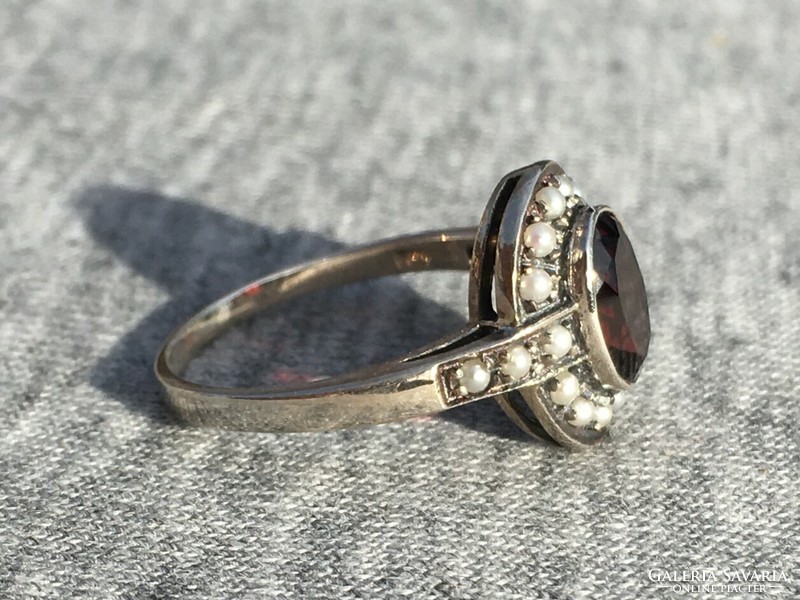 Women's silver ring garnet and pearl