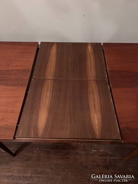 Czechoslovak extendable table to be renovated