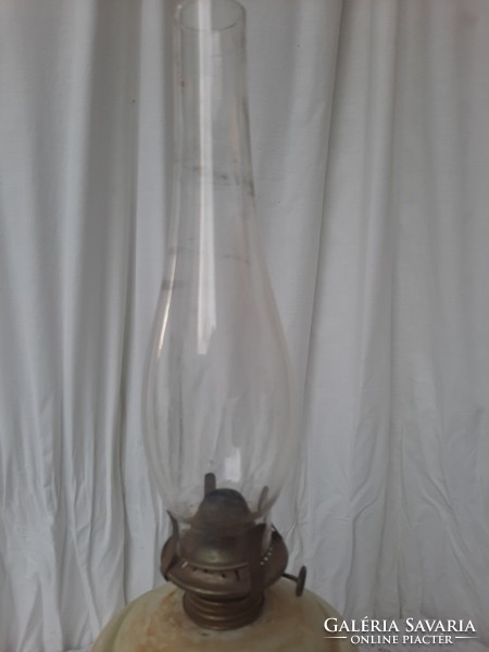 Régi szakított üveg lámpa