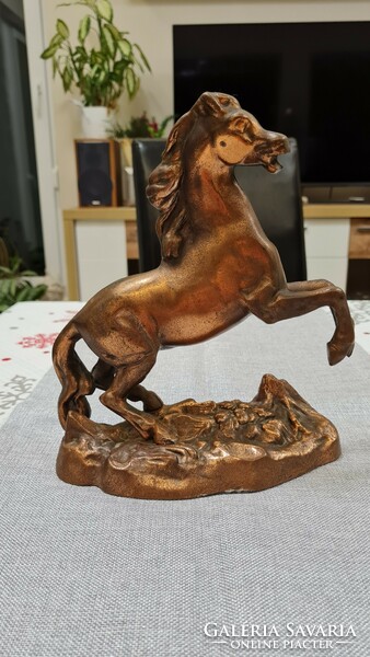 Bronzozott ló szobor