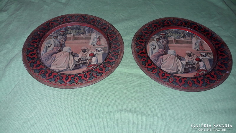 Very nice oriental copper plate wall plates with 2 painted street chess scenes together, 22cm according to the pictures