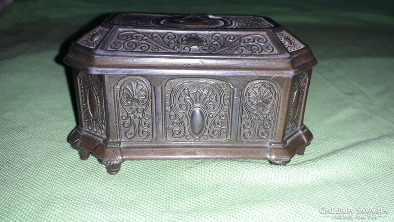 Antique pewter with velvet legs Art Nouveau metal box ornament ring box 10 x 8 x 6 cm as shown in pictures