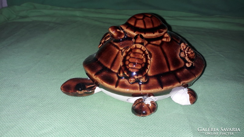 Very nice large porcelain turtle figure moving everything with offspring on its back 17x8 cm according to pictures