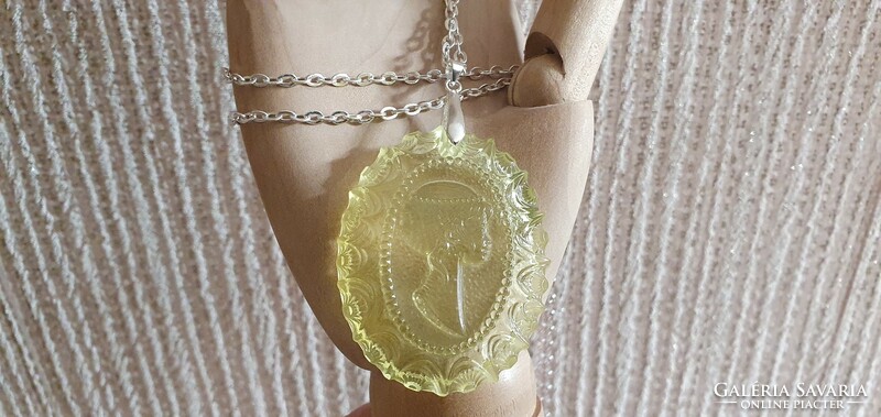 Real large size Czech uranium glass cameo pendant with chain