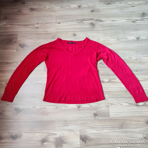 Atmosphere red, size 44 machine-knit thin sweater