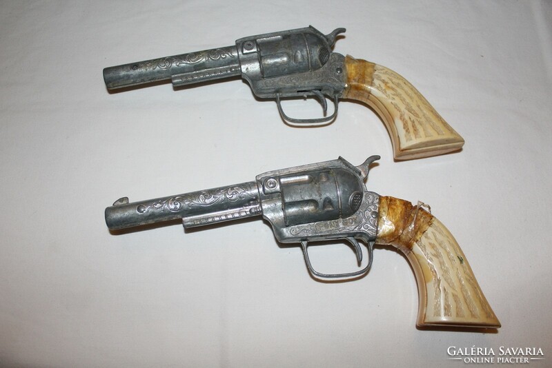 Old retro 2 toy pistols and accompanying pistol belt
