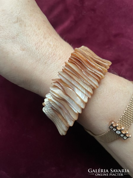 Beautiful shell bracelet - rubber