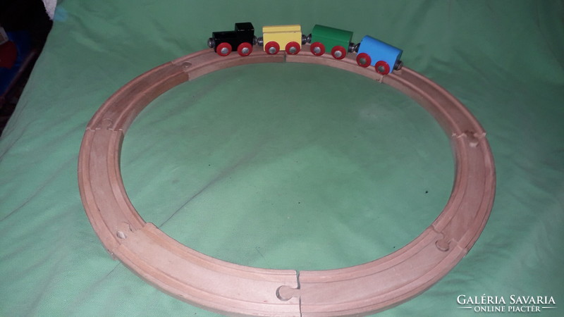 Retro wooden magnetic toy miniature railway with 25 cm assembly on a 44 cm diameter circular track as shown in the pictures