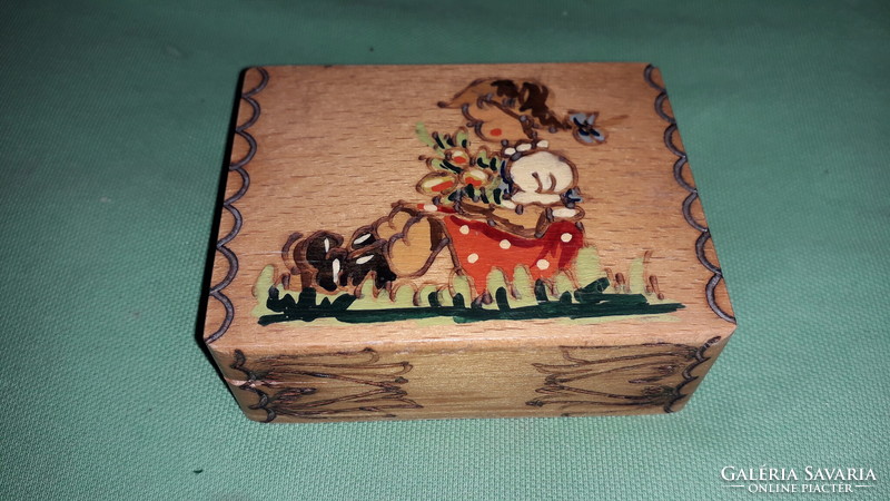 Antique burnished painted flower picker little girl's gift box decoration box 7x9x3 cm as shown in the pictures