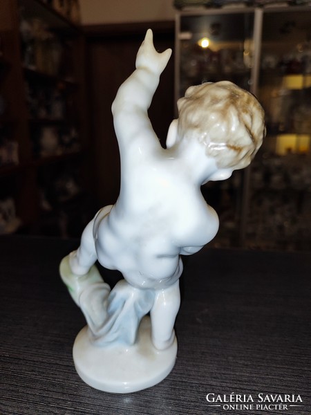 Herend peeing putto