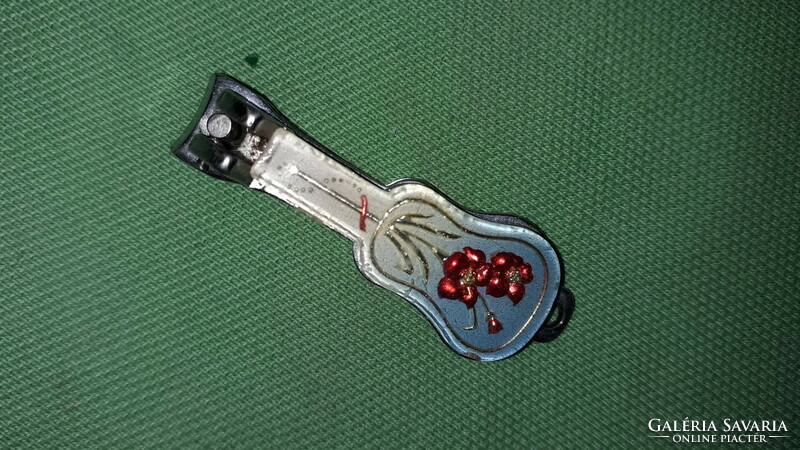 Retro tűzzománcos gitár alakú kulcstartóra szerelhető acél körömcsipesz a képek szerint