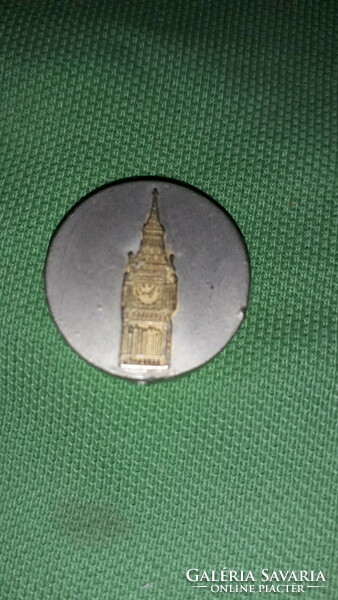 Old English metal pendant gilded big ben clock tower with embossed pattern 2.8 cm according to the pictures