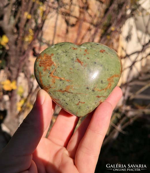 Zöld opál szív, ásvány kristály