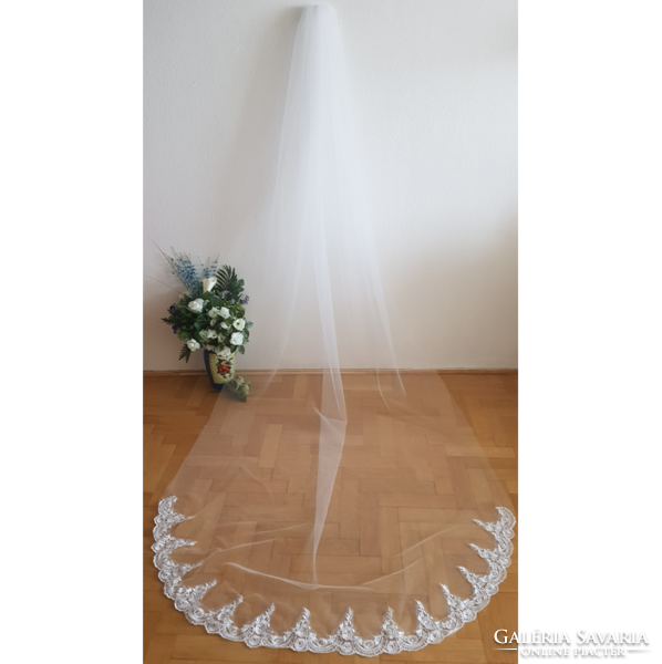 ÚJ, kézzel készített, 1 rétegű, csipkés szélű HÓFEHÉR, 3 méteres menyasszonyi fátyol (93.1)