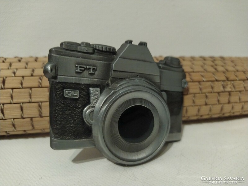 Solid metal belt buckle in the shape of a camera
