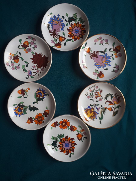 6 Chinese-patterned cake plates with gold borders