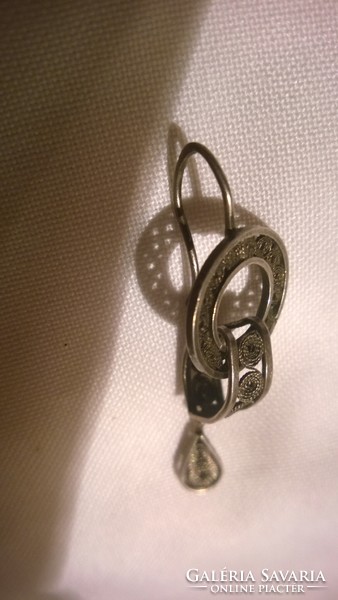 Half pair of antique silver filigree earrings 2.4 g early 1900s