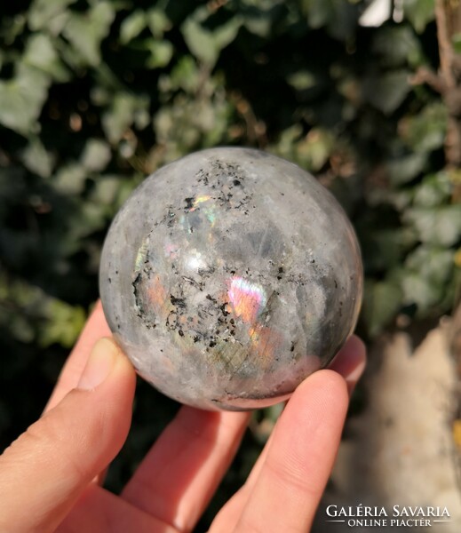 Nagy labradorit gömb, ásvány kristály