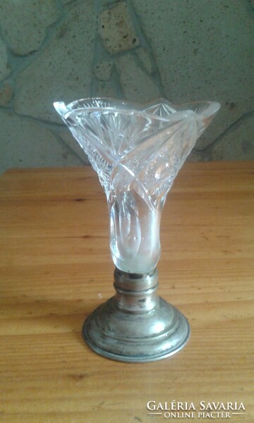 Lead crystal vase with silver base