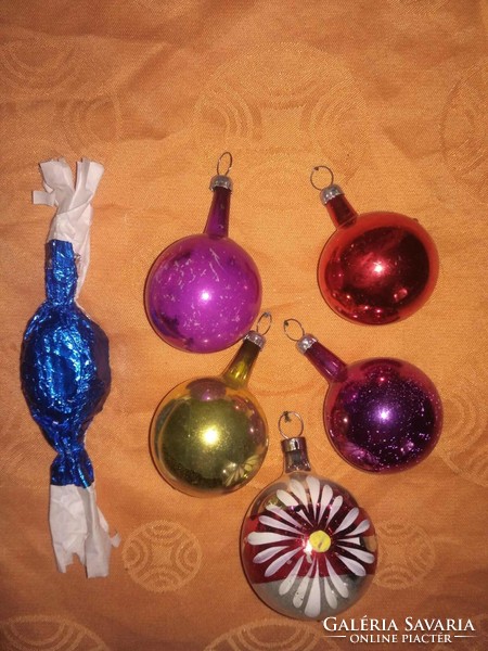 Christmas tree decoration - 5 small balls together
