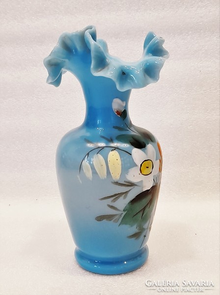 KIÁRUSÍTÁS! Biedermeier zománcfestett fodros peremű üveg váza FIX 3000 Ft.