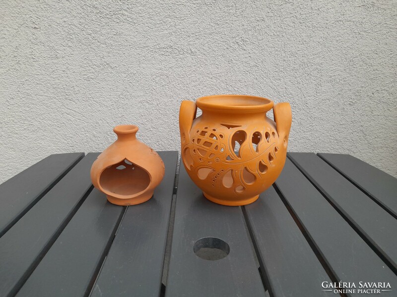 2 ceramic flower pots