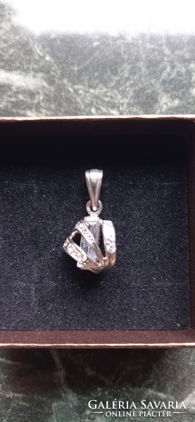 Silver pendant with zircon stones