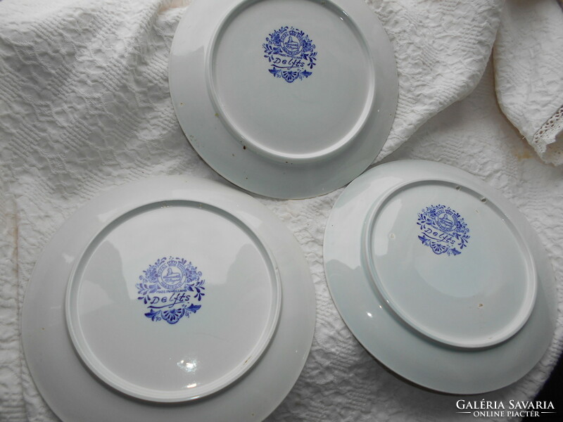 3 hand-painted Delft porcelain faience wall plates - perfect condition