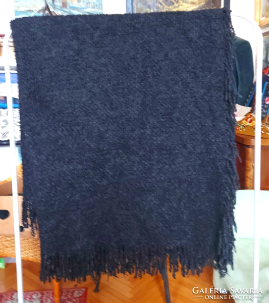 Old woolen Berliner scarf with fringes
