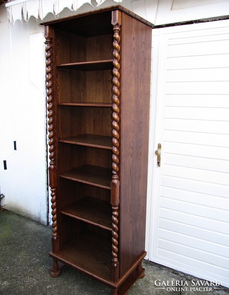 Colonial bookshelf