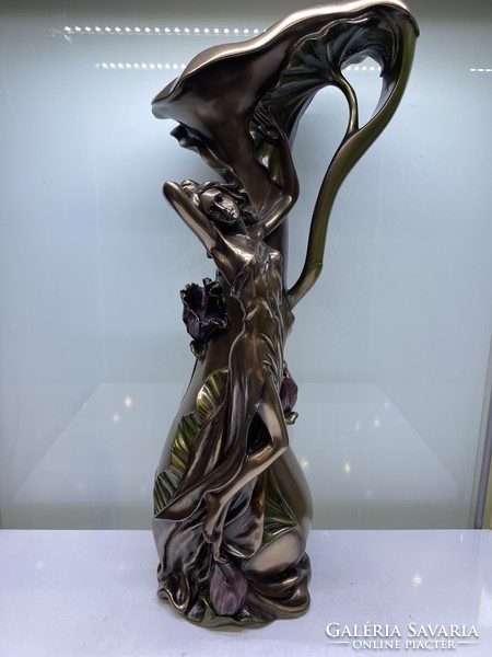 Bronzirozott női alakos váza, szobor