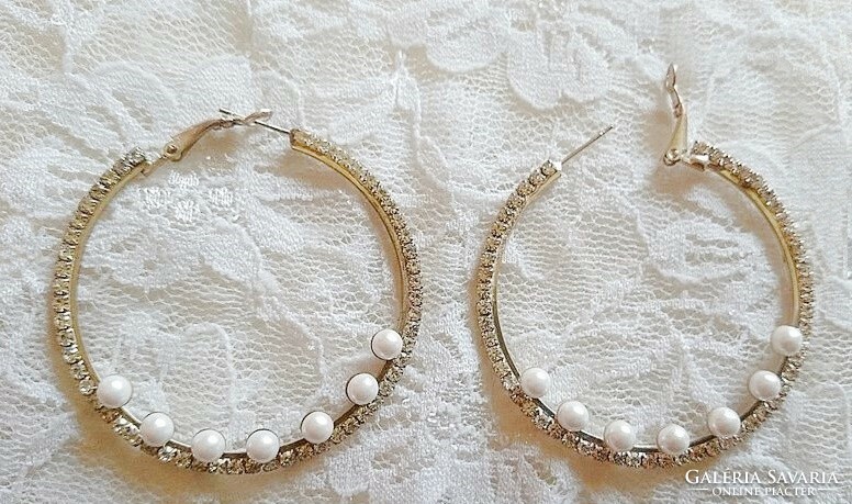 Pearl hoop earrings with stones