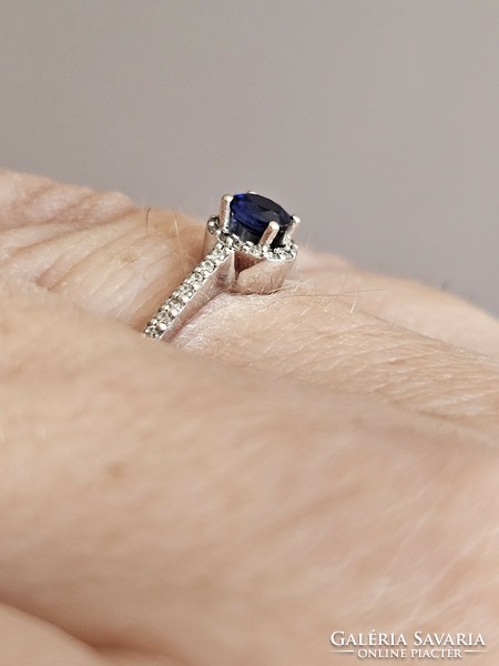 Fehérarany zafír-gyémánt gyűrű