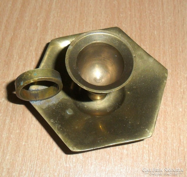 Brass walking candle holder with a diameter of 7 cm. About 5 cm high. 120 Gr.