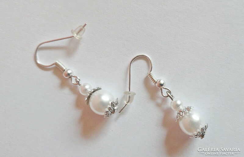 White tekla pearl earrings