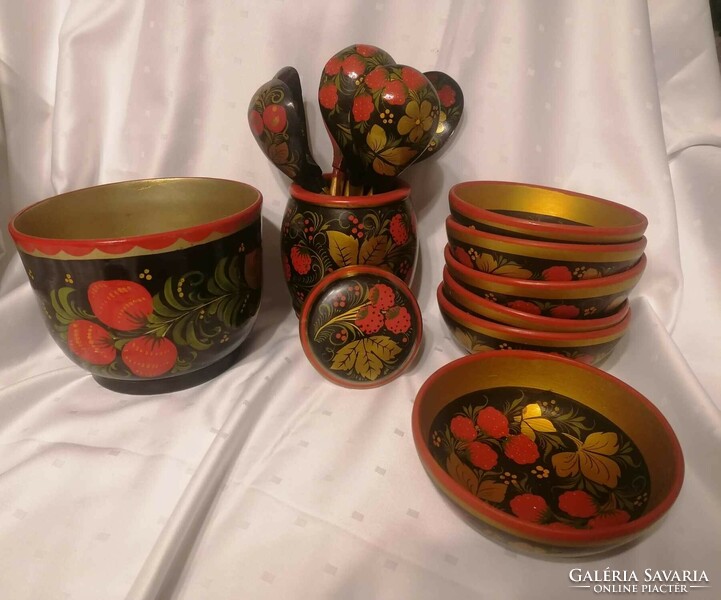 Lacquered Russian wooden folk set