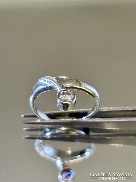 Különleges ezüst gyűrű, cirkónia kővel