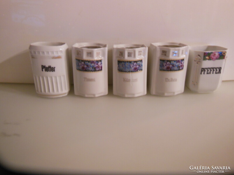 Spice holder - 5 pcs. - Marked - 9 x 6 cm - 8 x 6 cm - porcelain - small chipping on a few pieces