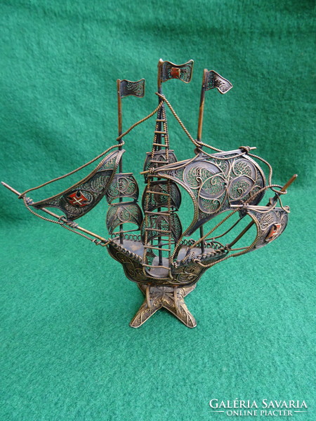 Antik filigrán ezüst Santa Maria miniatűr hajó figura 120gr