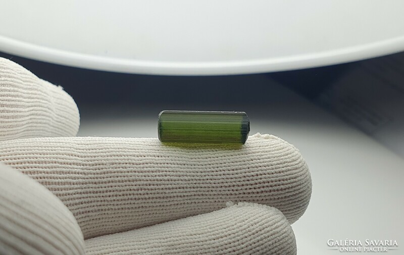 Green tourmaline crystal 7.75 carats. With certification.