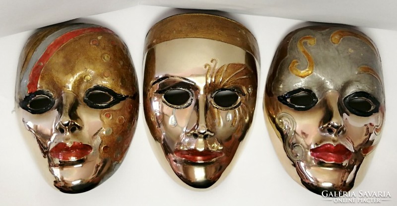 Bronze wall mask trio with enameled decoration, polished. An Indian rarity