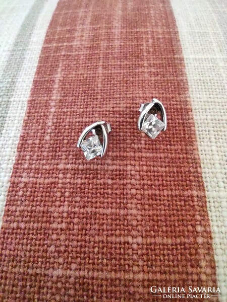 Silver stone stud earrings