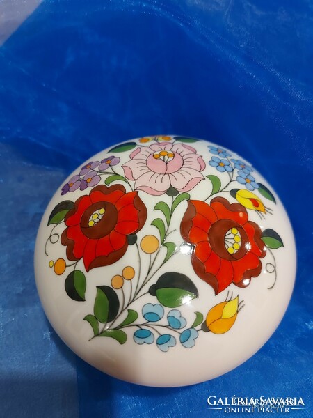 Kalocsai hand-painted porcelain bonbonnier.