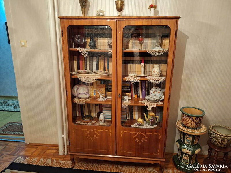 Inlaid neo-baroque display case in perfect condition