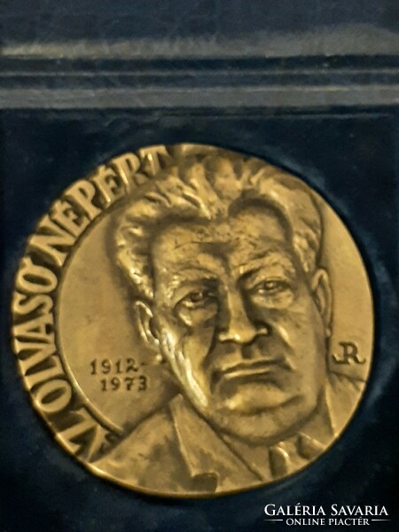 Az Olvasó Népért Darvas József  1912 -1973 Nagyméretű bronz plakett R szignó saját dobozában